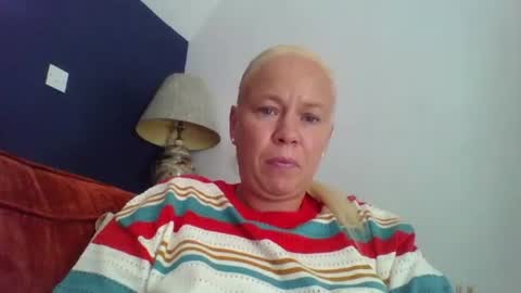 Snapshot of naughtyjennyblondeuk chatting on 07/21/26, 03:03 naughtyjennyblondeuk online show from 07/21/26, 03:03