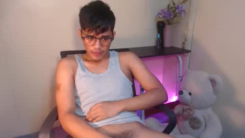 Snapshot of naughtyjosh_ chatting on 10/25/25, 08:22 Josh online show from 10/25/25, 08:22