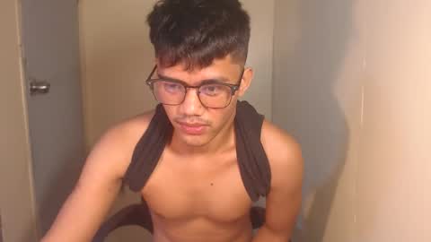 Snapshot of naughtyjosh_ chatting on 11/13/25, 08:30 Josh online show from 11/13/25, 08:30