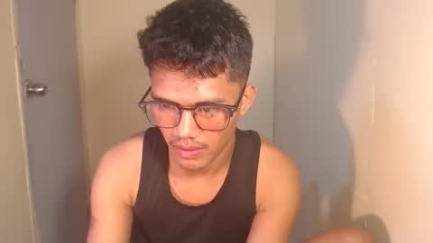 Snapshot of naughtyjosh_ chatting on 11/21/25, 05:00 Josh online show from 11/21/25, 05:00