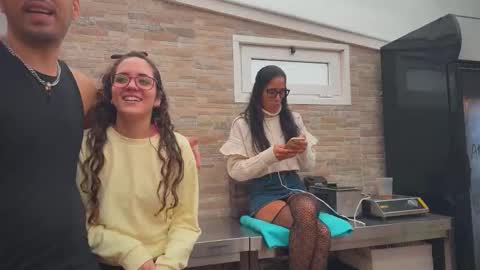 ANDREA STEPH  MIKE online show from 10/15/25, 08:47