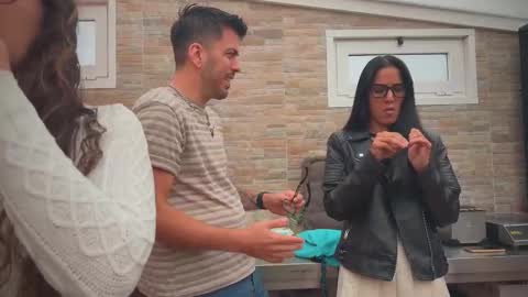 ANDREA STEPH  MIKE online show from 10/17/25, 09:01