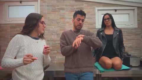 ANDREA STEPH  MIKE online show from 10/23/25, 08:35