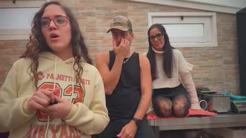 ANDREA STEPH  MIKE online show from 11/04/25, 10:25