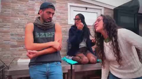 ANDREA STEPH  MIKE online show from 12/03/25, 10:13