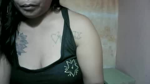 Snapshot of naughtymom_33 chatting on 10/20/25, 12:11 naughtymom_33 online show from 10/20/25, 12:11