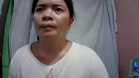 Snapshot of naughtymom_33 chatting on 03/05/26, 01:34 naughtymom_33 online show from 03/05/26, 01:34