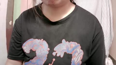 Snapshot of naughtymom_33 chatting on 03/17/26, 05:00 naughtymom_33 online show from 03/17/26, 05:00