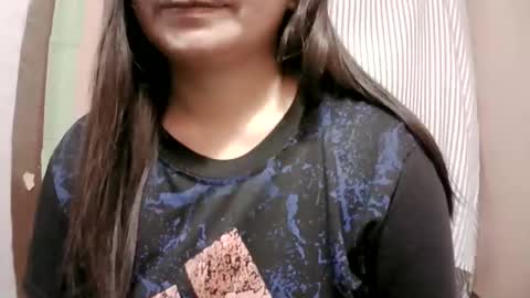 Snapshot of naughtymom_33 chatting on 03/18/26, 09:40 naughtymom_33 online show from 03/18/26, 09:40