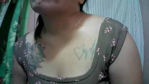 naughtymom_33 online show from 04/28/26, 04:06