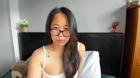 Snapshot of naughtynerdygirl chatting on 05/12/26, 09:39 Gigi Chu online show from 05/12/26, 09:39