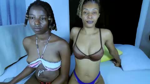 Snapshot of naughtysluts_ chatting on 09/18/25, 11:34 naughtysluts_ online show from 09/18/25, 11:34