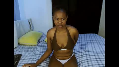 Snapshot of naughtysluts_ chatting on 10/31/25, 08:04 naughtysluts_ online show from 10/31/25, 08:04