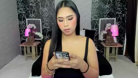 ITS ME YOGIRL PATRICIA online show from 11/13/25, 03:05