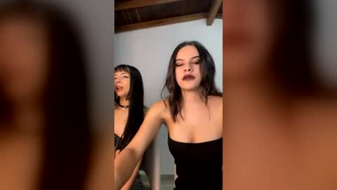 Snapshot of naugthy_cameron chatting on 07/02/26, 02:33 Luisa online show from 07/02/26, 02:33
