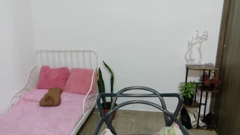 Snapshot of naugthy_muse chatting on 06/14/26, 06:15 sabrina online show from 06/14/26, 06:15