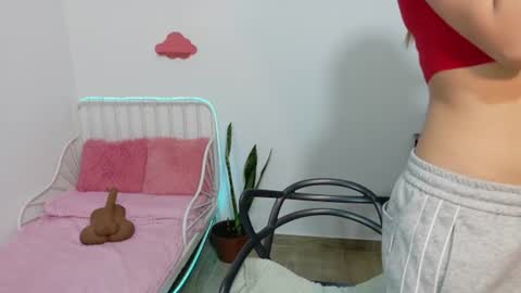 Snapshot of naugthy_muse chatting on 07/02/26, 04:40 sabrina online show from 07/02/26, 04:40