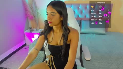 Snapshot of naugthy_skinny chatting on 09/29/25, 06:24 Angela online show from 09/29/25, 06:24