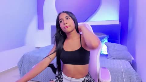 Snapshot of naugthy_skinny chatting on 10/06/25, 06:27 Angela online show from 10/06/25, 06:27