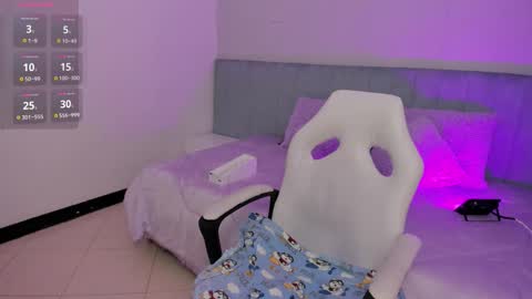 Snapshot of naugthy_skinny chatting on 10/24/25, 06:15 Angela online show from 10/24/25, 06:15