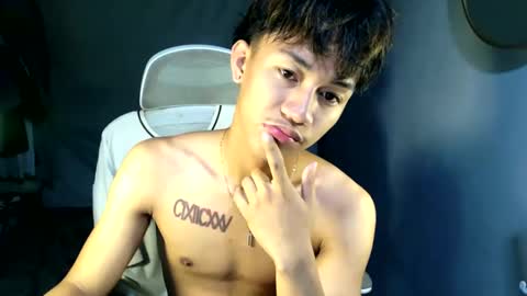 Snapshot of naugthyboyloy chatting on 05/10/26, 10:48 Loy online show from 05/10/26, 10:48