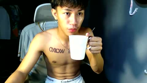 Snapshot of naugthyboyloy chatting on 05/18/26, 07:31 Loy online show from 05/18/26, 07:31