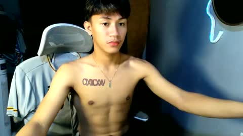 Snapshot of naugthyboyloy chatting on 05/20/26, 07:58 Loy online show from 05/20/26, 07:58