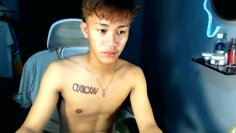 Snapshot of naugthyboyloy chatting on 05/24/26, 05:07 Loy online show from 05/24/26, 05:07