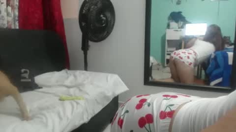 Snapshot of naugthymilf23 chatting on 01/27/25, 01:37 keyra online show from 01/27/25, 01:37