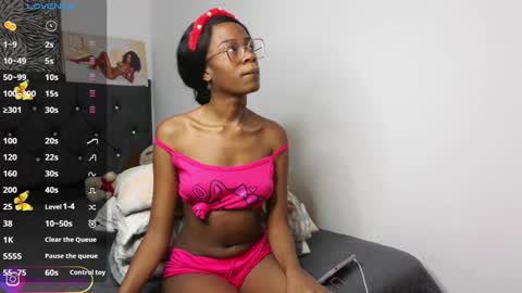 Snapshot of nayah_dussa1 chatting on 02/25/25, 02:47 Vane broadcast 6 pm to 1 am Colombia time online show from 02/25/25, 02:47