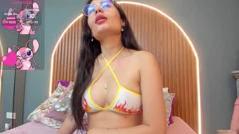 Snapshot of nayecloud chatting on 09/18/25, 03:41 Naye online show from 09/18/25, 03:41