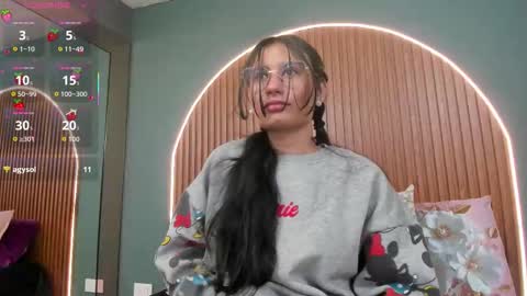 Snapshot of nayecloud chatting on 10/14/25, 03:40 Naye online show from 10/14/25, 03:40