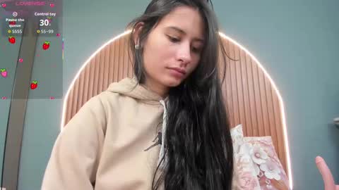 Snapshot of nayecloud chatting on 10/15/25, 03:39 Naye online show from 10/15/25, 03:39