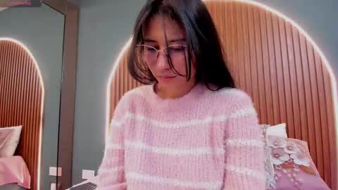 Snapshot of nayecloud chatting on 10/17/25, 03:42 Naye online show from 10/17/25, 03:42