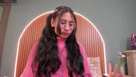 Snapshot of nayecloud chatting on 10/18/25, 01:19 Naye online show from 10/18/25, 01:19