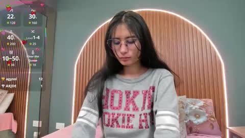 Snapshot of nayecloud chatting on 10/22/25, 03:40 Naye online show from 10/22/25, 03:40