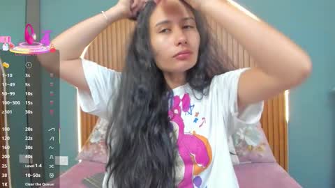 Snapshot of nayecloud chatting on 12/19/25, 03:46 Naye online show from 12/19/25, 03:46