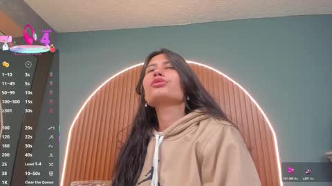 Snapshot of nayecloud chatting on 12/22/25, 03:36 Naye online show from 12/22/25, 03:36