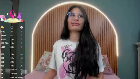 Snapshot of nayecloud chatting on 12/23/25, 03:37 Naye online show from 12/23/25, 03:37