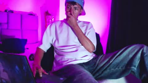 Im Nayton online show from 10/21/25, 12:00