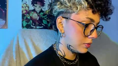 Snapshot of nazzz10 chatting on 12/04/25, 03:49 nazzz10 online show from 12/04/25, 03:49