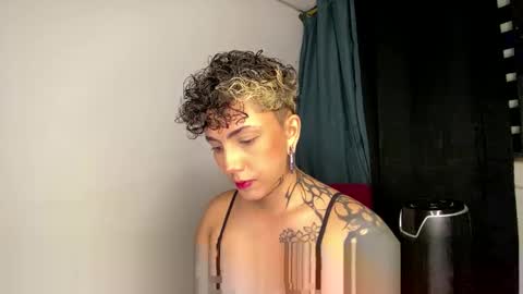 Snapshot of nazzz10 chatting on 12/05/25, 02:20 nazzz10 online show from 12/05/25, 02:20