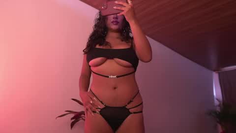 Nefertari online show from 05/18/26, 01:28