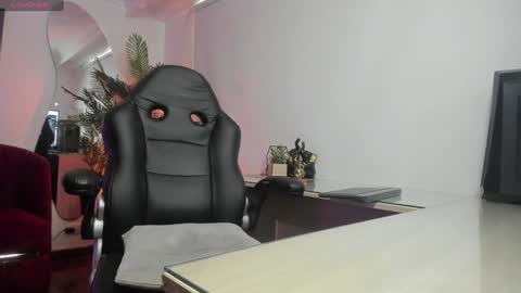 Snapshot of nebetcolin chatting on 02/01/25, 07:23 Hellen online show from 02/01/25, 07:23