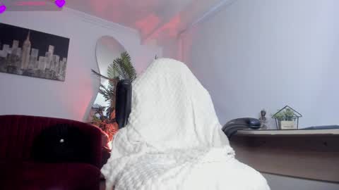 Snapshot of nebetcolin chatting on 02/17/25, 10:14 Hellen online show from 02/17/25, 10:14