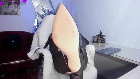 Snapshot of nebetcolin chatting on 02/27/25, 10:31 Hellen online show from 02/27/25, 10:31