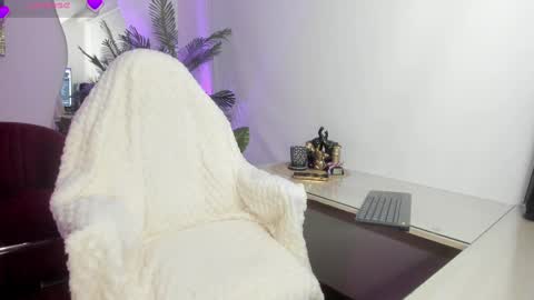 Snapshot of nebetcolin chatting on 03/05/25, 10:21 Hellen online show from 03/05/25, 10:21