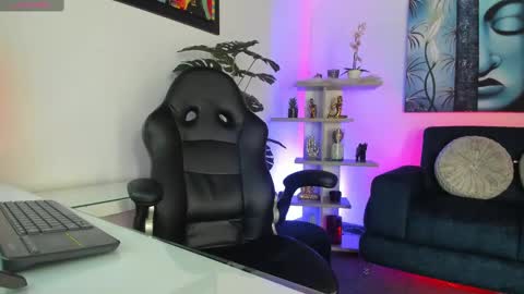 Snapshot of nebetcolin chatting on 09/20/25, 11:44 Hellen online show from 09/20/25, 11:44