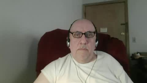 Snapshot of needlesslove chatting on 06/15/26, 11:07 Tom online show from 06/15/26, 11:07