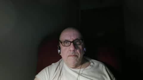 Snapshot of needlesslove chatting on 06/17/26, 02:03 Tom online show from 06/17/26, 02:03